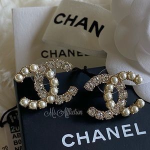 CHANEL XL NWT Gold Pearl Crystal CC Earrings